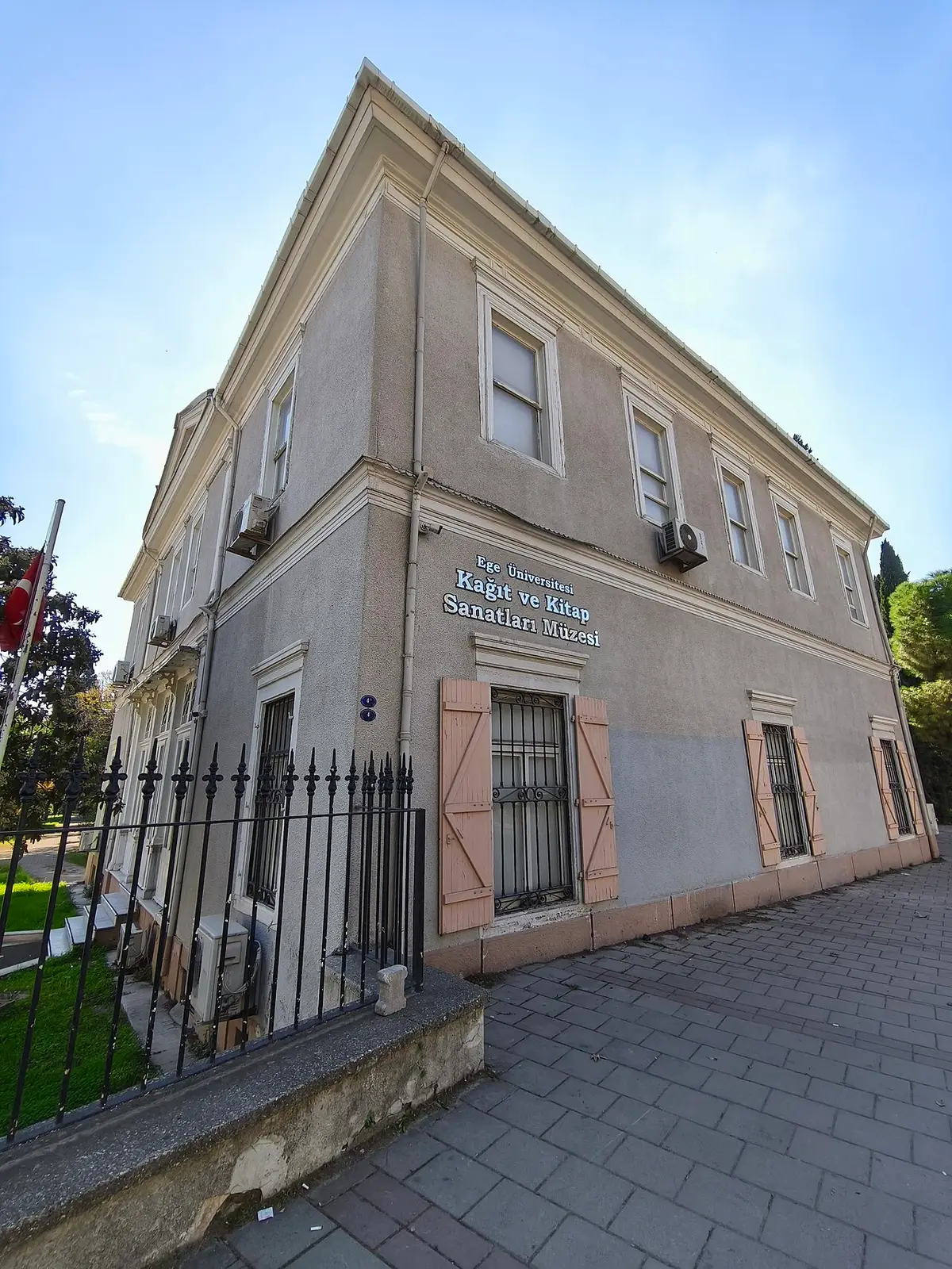 Ege Üniversitesi Kağıt ve Kitap Sanatları Müzesi