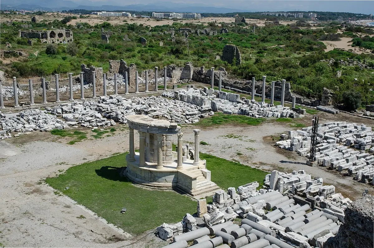 Tyche Tapınağı (Side)